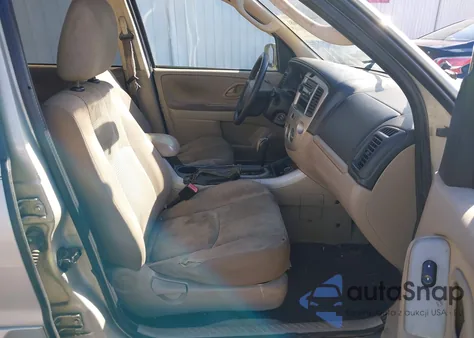 2005 Mazda Tribute S из США, поврежденный, VIN 4F2YZ04195KM43786